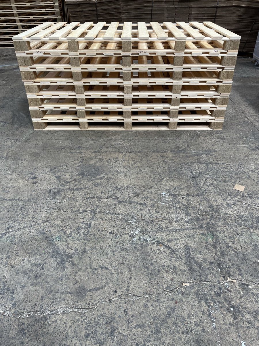 MurraysDPS's tweet photo. 2225 x 1245 heavy duty pallet using 22mm top boards.
No gym needed after making these big ones 😅💪
#timber #wood #heattreated #kilndried #nailgun #heavyduty #recycle #recyclable #cardboard #packaging #packingcases #packagingdesign #engineering #forklift #production https://t.co/ywD2OKpLmF
