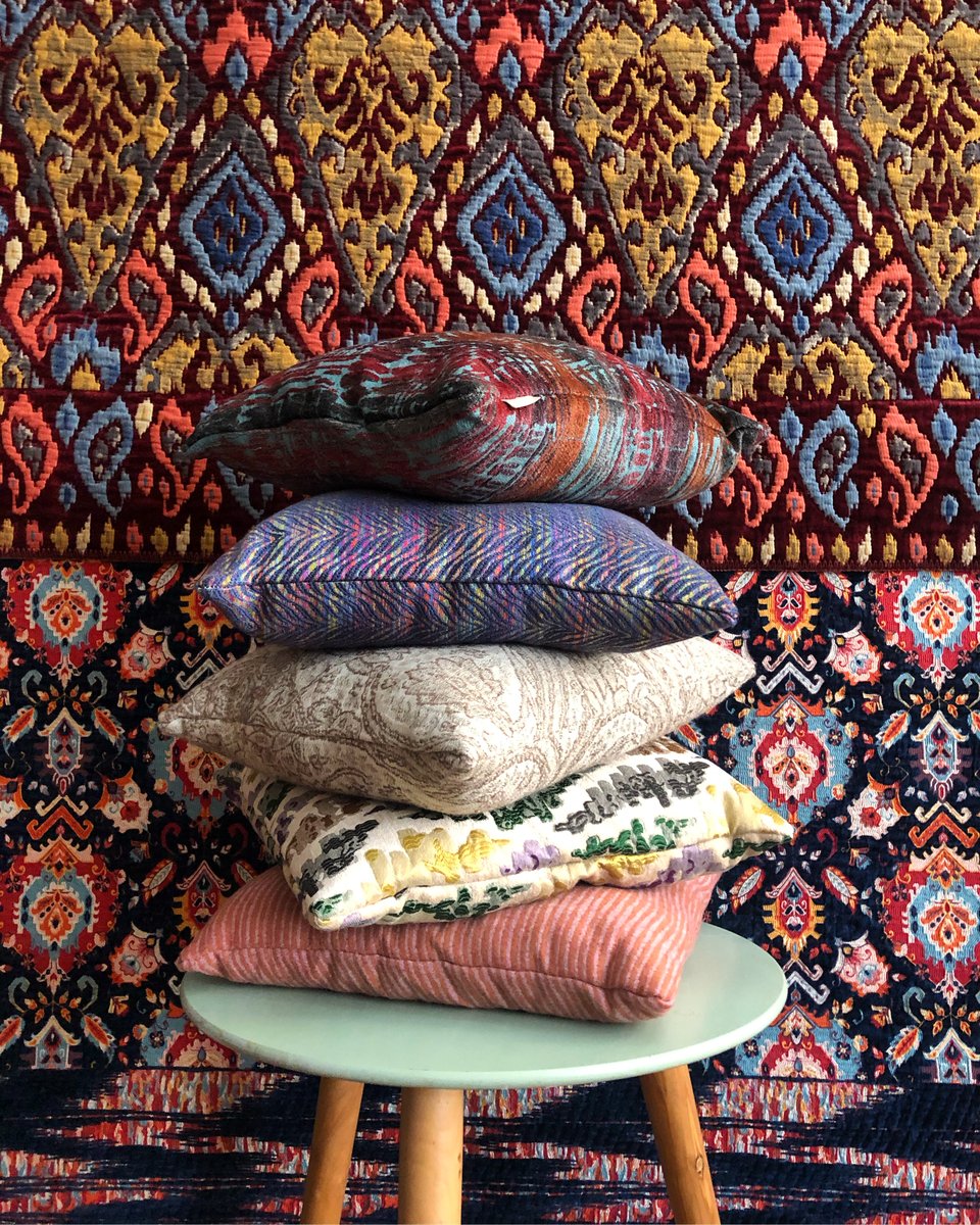 Feyz #Halı modellerini ve dokusunu evinizde farklı alanlarda kullanmak için muhteşem bir fırsat, kırlent yastık.