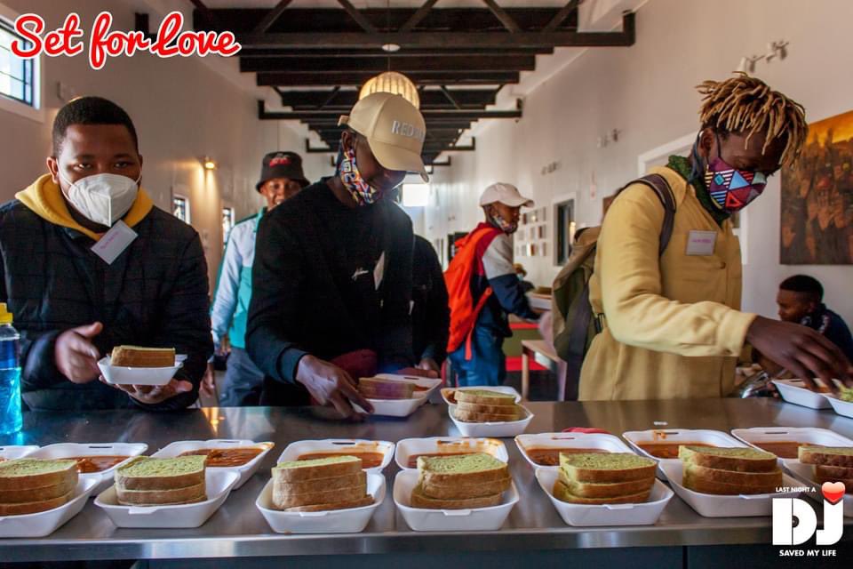 lnadj_charity's tweet photo. A big thanks from the students at @bridgesformusic in Capetown, S Africa where #setforlove funds are providing nutritious daily meals to boost learning and creativity ❤️ #getequipped https://t.co/B3MxuB5tMi