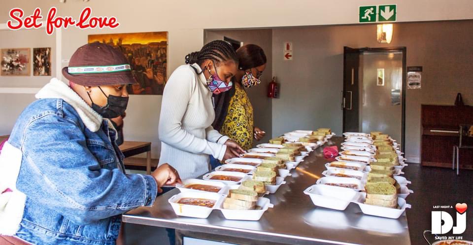 lnadj_charity's tweet photo. A big thanks from the students at @bridgesformusic in Capetown, S Africa where #setforlove funds are providing nutritious daily meals to boost learning and creativity ❤️ #getequipped https://t.co/B3MxuB5tMi