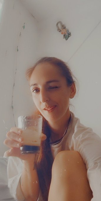 Bon r&eacute;veil en ce samedi ☺️ le week-end commence qui veux un petit caf&eacute; Nespresso avec moi ? 🥰 je prend