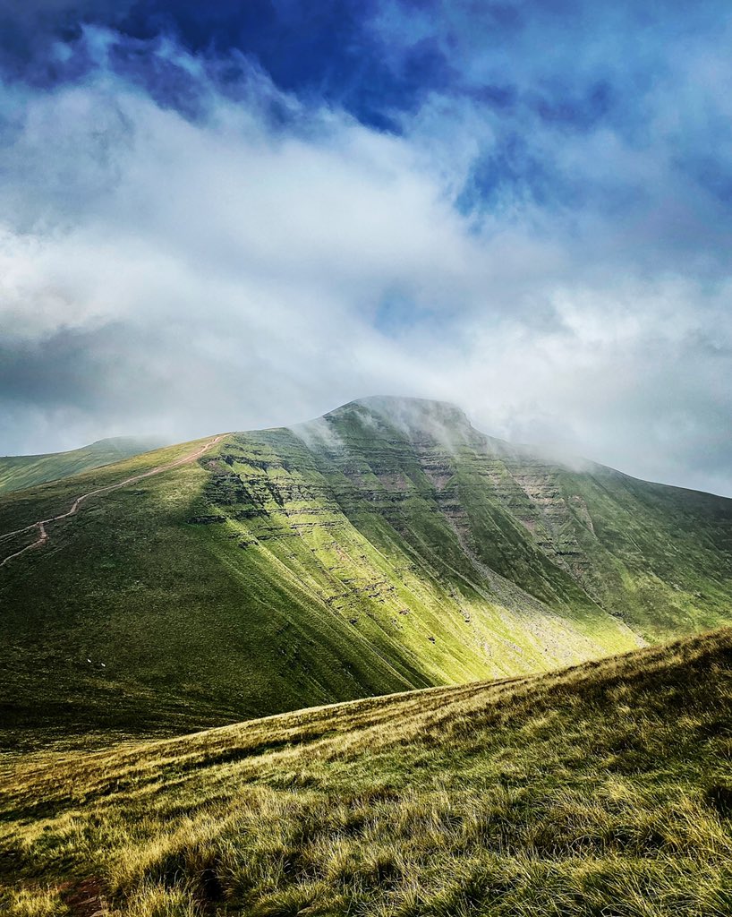 Pen y Fan 🏔🥾 Photo taken from Cribyn 29/08/2021 #penyfan #Cribyn #photo #breconbeacons #walking #views #wales #cymru #heritagehiker #photography #visitwales #bankholidayweekend