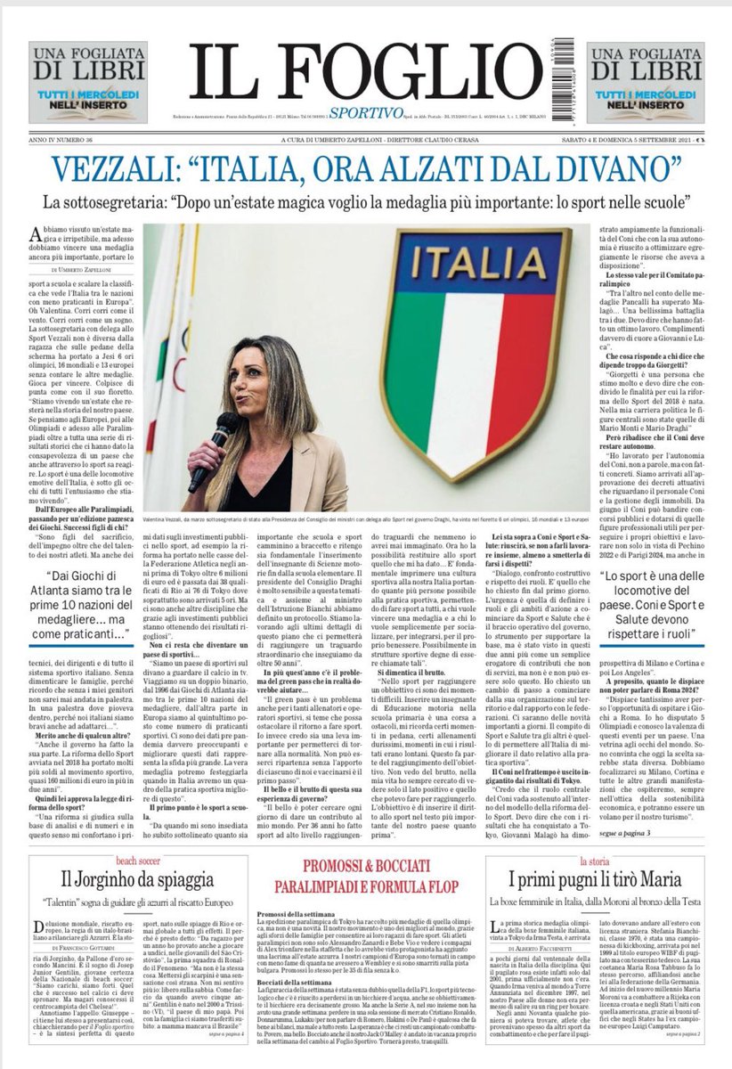 uzapelloni's tweet photo. Con @ilfoglio_it oggi c’è l’inserto sportivo con @VVezzali che chiede all’Italia di alzarsi dal divano, #maldini la boxe rosa, il beach azzurro una bella storia di football college #berruto #zara #promossi&bocciati. E’ il mio primo dopo quelli bellissimi di @pierovietti https://t.co/jX1kjEsLhW
