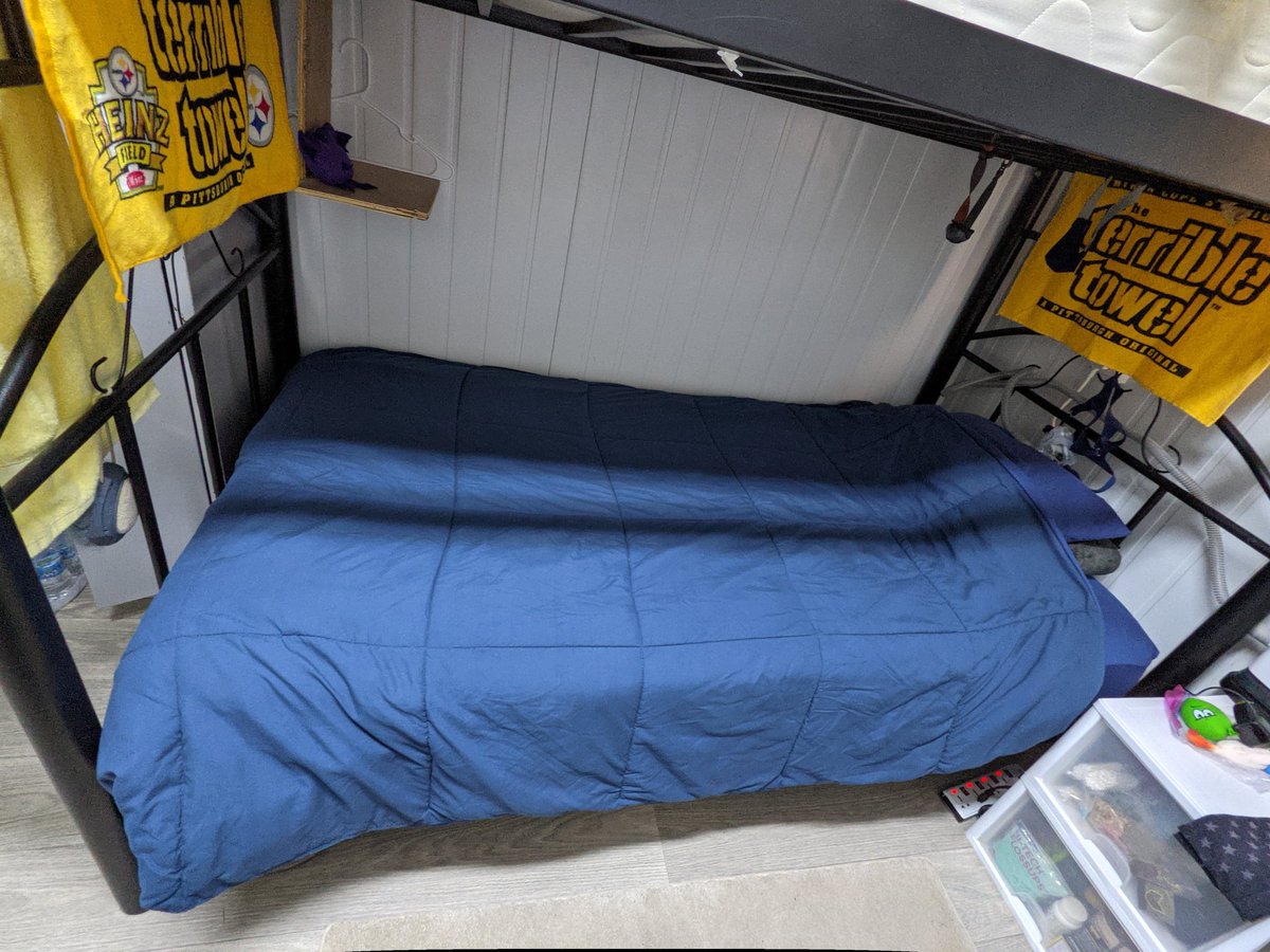 IMake_MyBed's tweet photo. Deja Vu?! 
One step closer to my amazing wife and my real bed!
#cleansheets
#backagain
#deployedbed
#deployedlife
#routine
#tiredaf
#itwasntworthit
#madebed
#pixel5
#googlepixel
#teampixel
#yinzer
#steelers
#imakemybedeverydayinadifferentway https://t.co/sxLs9M311Y