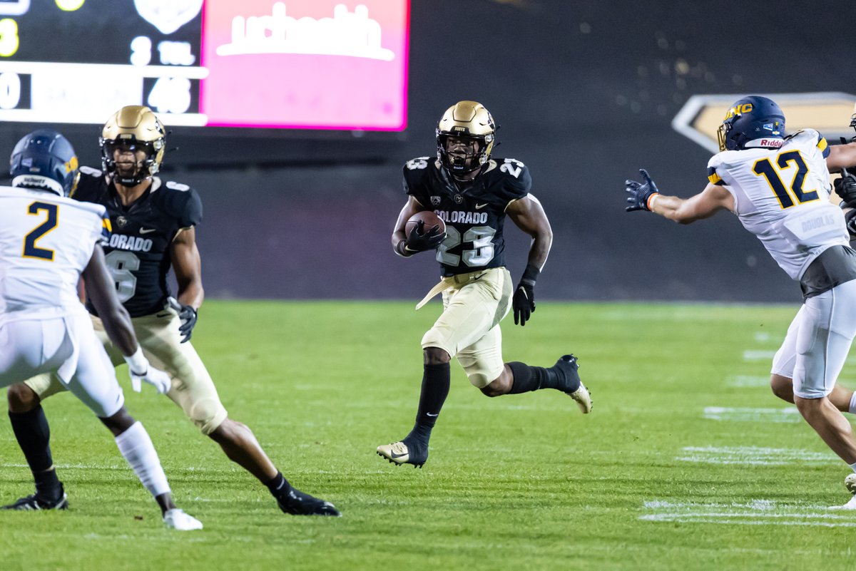 GuerrieroTrib's tweet photo. In the past, dynamic CU position groups have all come up with sweet nicknames: #MoneyGang, #BlackoutBoyz, #TrenchMob...
I wonder if Colorado's tailbacks have any ideas for themselves.
No disrespect to Joe Davis and Jayle Stacks, only 4 pics allowed!
(Pics by @NigelAmstock) https://t.co/PPimb5ko4G