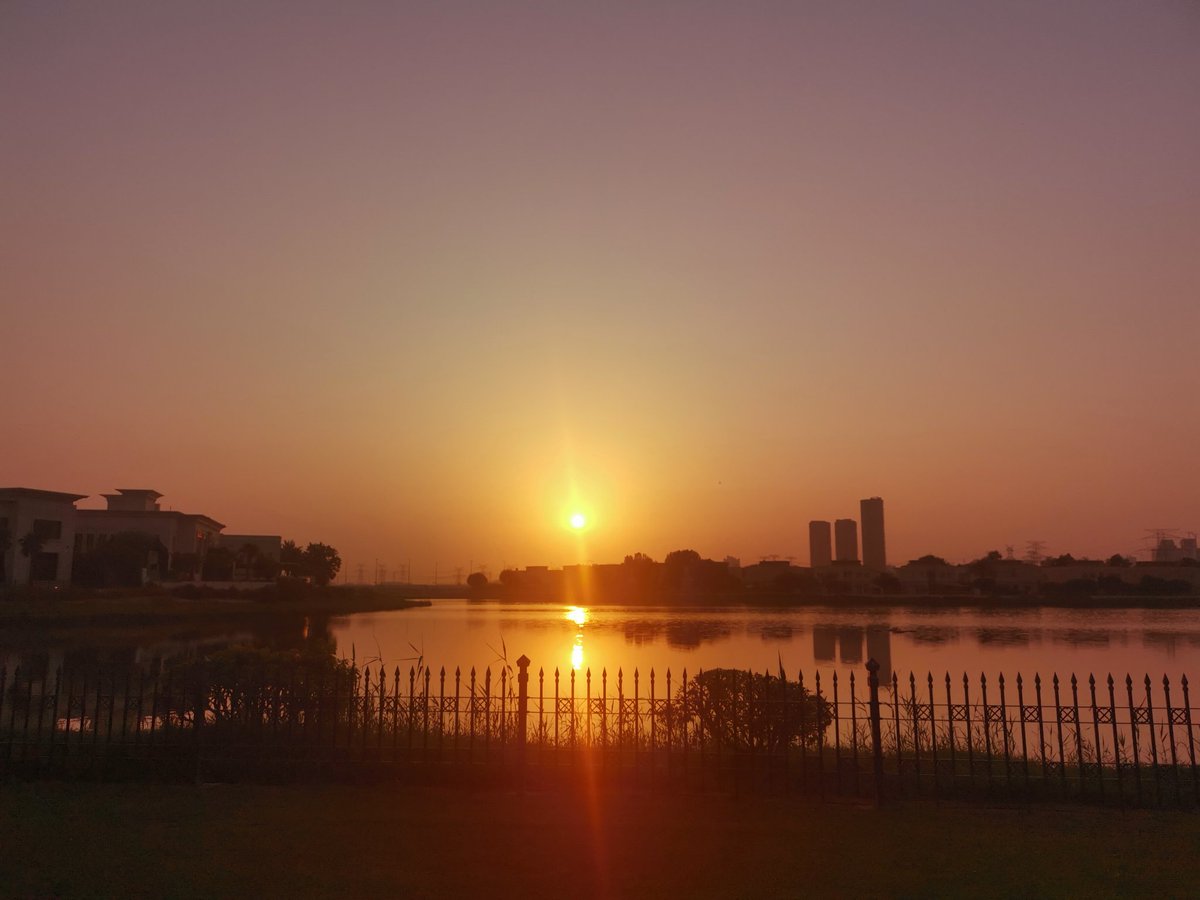Vincent_Thang's tweet photo. Weekend long run and recovery ride with beautiful sunrise https://t.co/KgFJFNouAk