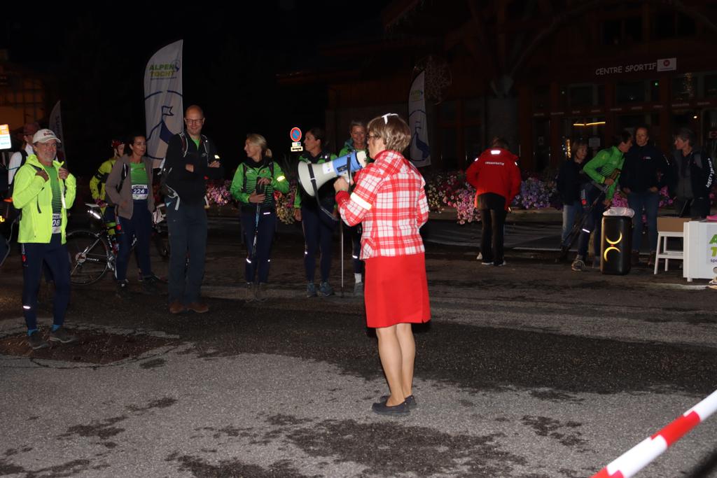 ConnyAnders1's tweet photo. Vandaag is de #alpentocht. De eerste deelnemers vertrokken vanochtend om 6.30u 😃
#sportenvoorcliniclowns #connywerkt #connyanders https://t.co/6dxrcToQD5