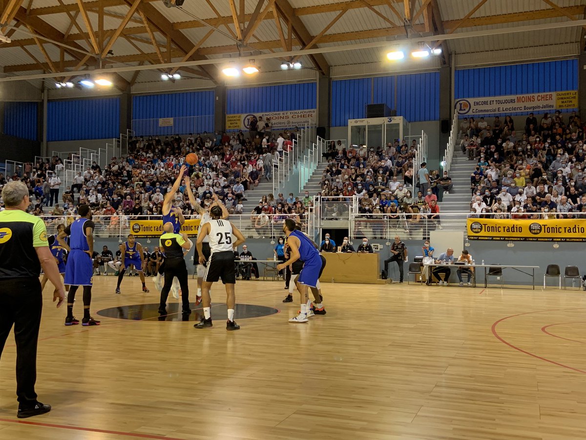 Les salles se remplissent, la passion est intacte ! A <a href="/Bourgoin38300/">Bourgoin-Jallieu</a> avec le BC des Portes de l’Isère pour le Ain Star Game <a href="/aurabasketball/">Ligue Auvergne-Rhône-Alpes de BasketBall</a> <a href="/ffbasketball/">Fédération Française de BasketBall</a> #retouraujeu