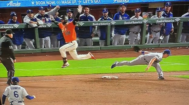 DannyFreisinger's tweet photo. Photo of the year! #SFGiants
(h/t @BrownieAthletic) https://t.co/Yc9N3QYxqg