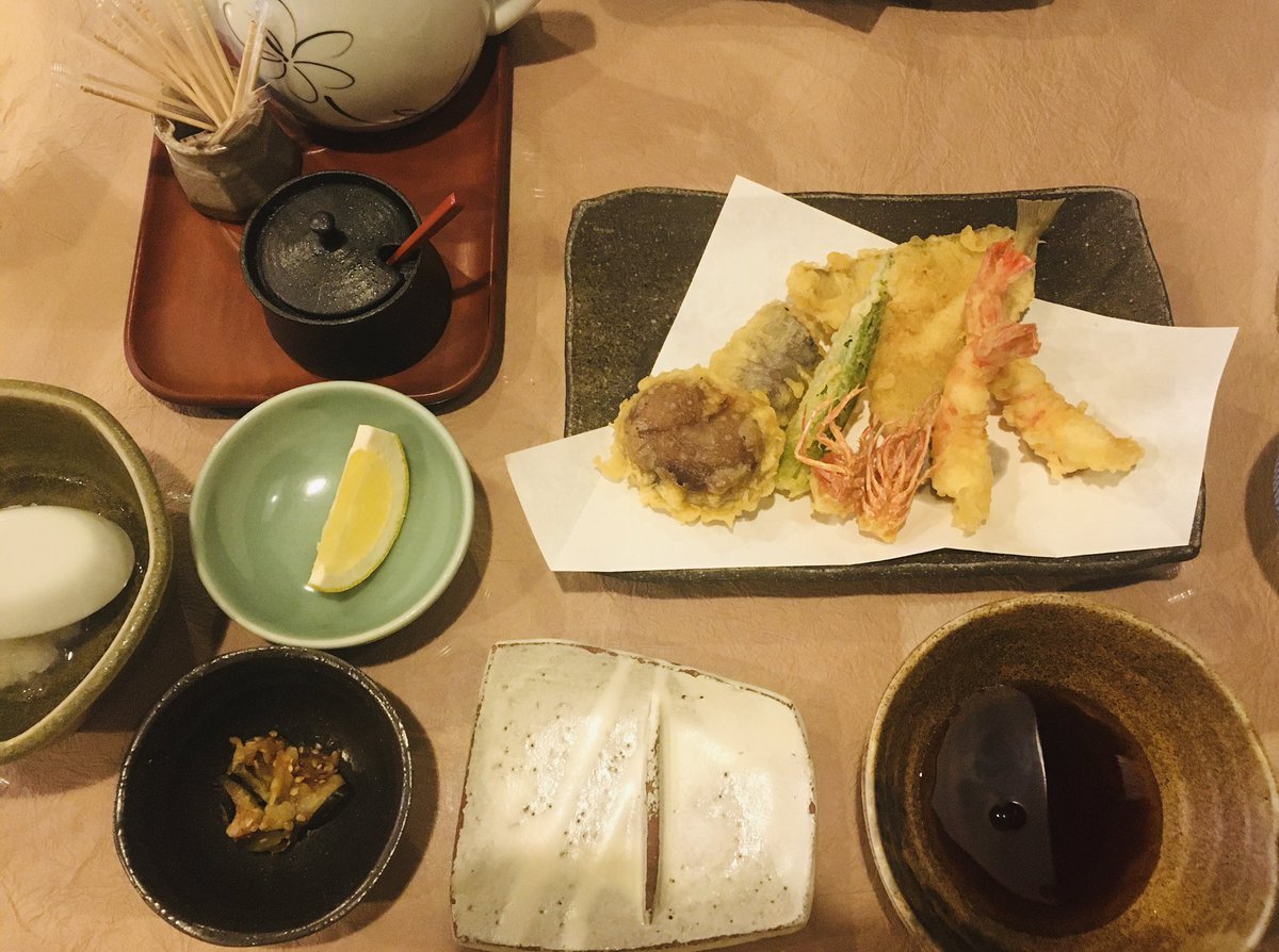 matscat's tweet photo. Today’s #lunch at a lovely tempura #restaurant in Kamakura visited by many famous #Japanese #writers/ #film #directors.. it was delicious 😋 
#Tempura #Hiromi #Kamakura https://t.co/XDnD2WWPQw