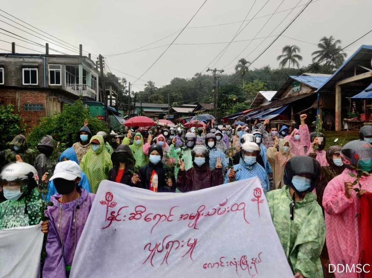 Red Rose Color🌹 Women Movement initiated by LongLone Tsp strike committee #Taninthayi region. 

#WhatsHappeninglnMyanmar #Sep4Coup

Red Rose symbolizes Love &amp; Passion. 
Also 🌹- represents Freedom, Justice &amp; Solidarity.

May ideological revolution prevail in Myanmar.