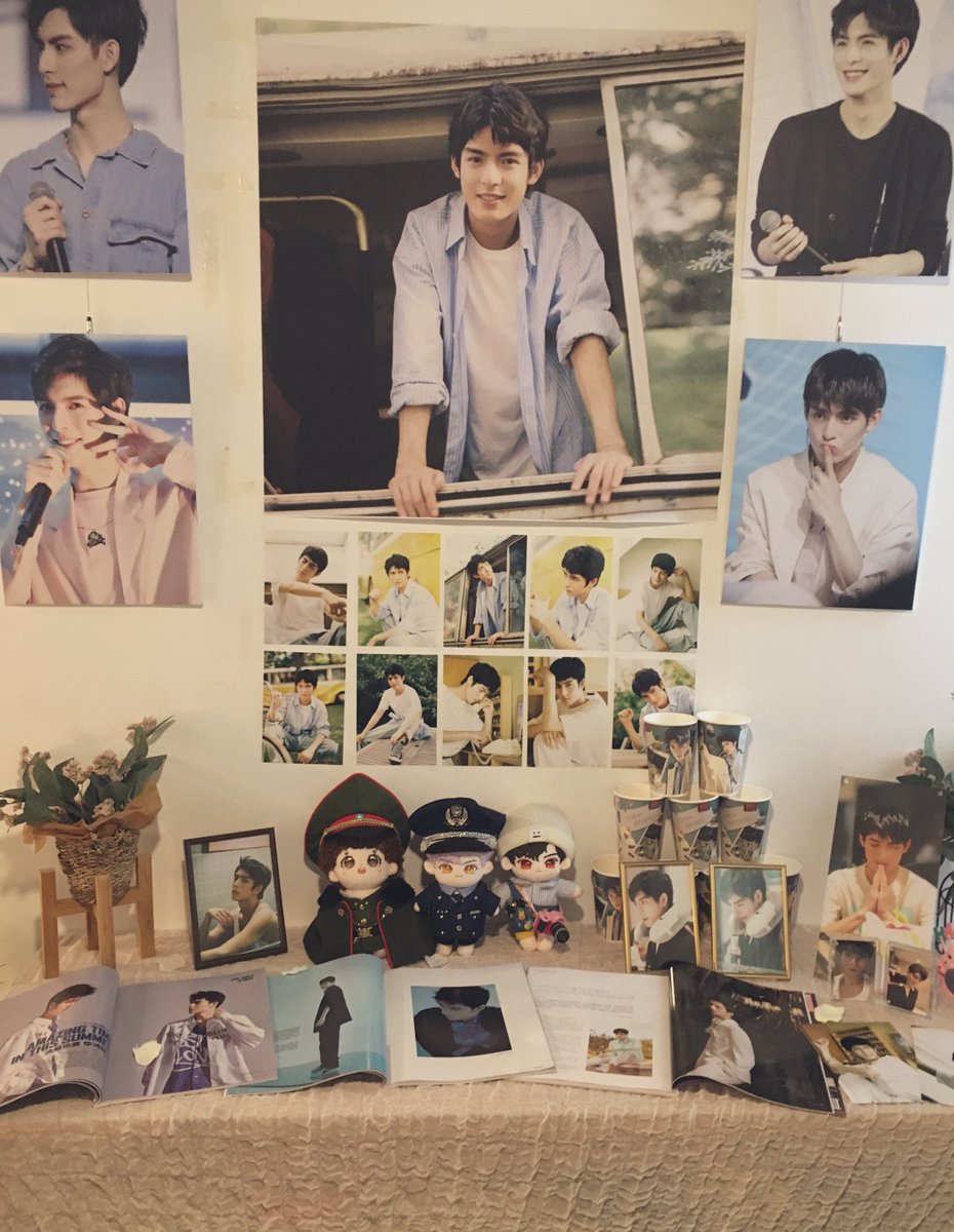 mimyong_12's tweet photo. 진짜 넘 예쁘게 꾸며두신 카페였어요ㅠㅠ❤️❤️그리고 특전 엄청 많아서 한아름 들고왔어요…😊 다들 호헌이 생카두 꼭 가자…
#쉬엔쉬엔한_9월에_온_왕하오쉬엔
#I_will_remember_WHX
#皓月千里_轩你同行 https://t.co/0n5jWm8yF7