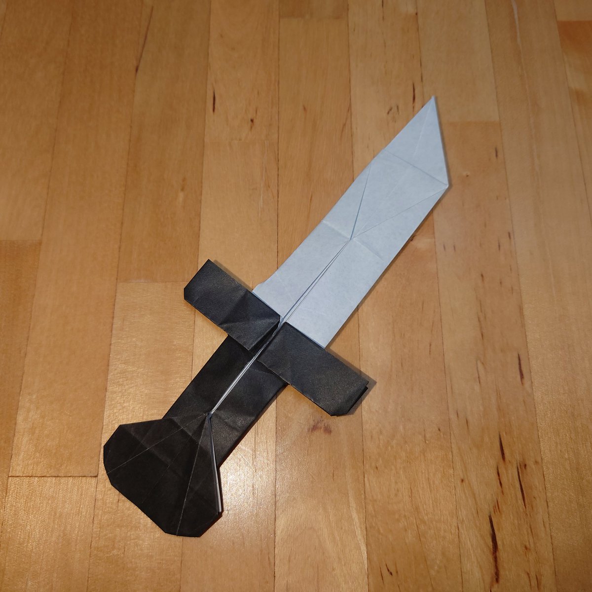 Luke2675's tweet photo. #StarWarsorigami
#BadBatch
#hunter #knife #DC_17 #braster
#折り紙 #origami 
テストです〜😅 https://t.co/mc5DyifWsW