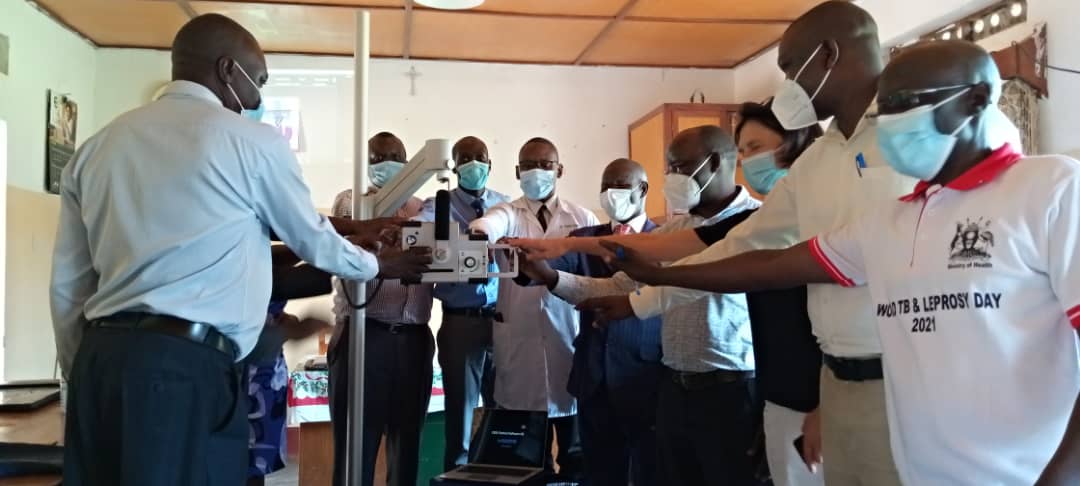 UEC_UCMB's tweet photo. Aug 31st 2021: UCMB hands over a Mobile #DigitalXRaymachine to St Joseph Maracha Hospital worth €100,000 to improve #TB finding in Maracha District. Dr. Paul Onzubo (DHO) 5th from right, Dr. Aldomoro (MOH NTLP) 4th from right, Dr. Francis Oneka (Medical Director) 6th from right https://t.co/mzP9Ij1rd2