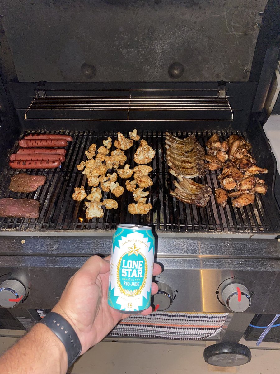 FrazierForTexas's tweet photo. Late night pool dinner from our McKinney  #localYocal https://t.co/JLSu1ER6mD @LoneStarBeer https://t.co/zXdlPZIVqE
