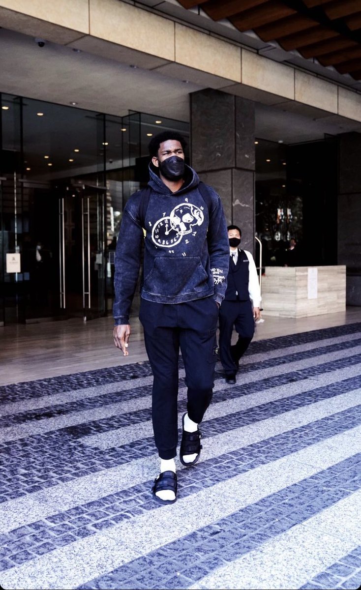 _AM_14's tweet image. What’s up y’all. My name is AJ I’m a black artist living in Toronto and this Is my brand CLASSFULL🚫
We just launched our back2school sale on all our hoodies for more than 50% off 👀

We deliver TO US &amp;amp;CANADA ✈️ 
IG: @classfull.co
(Link in bio)
Appreciate all the love &amp;amp; support