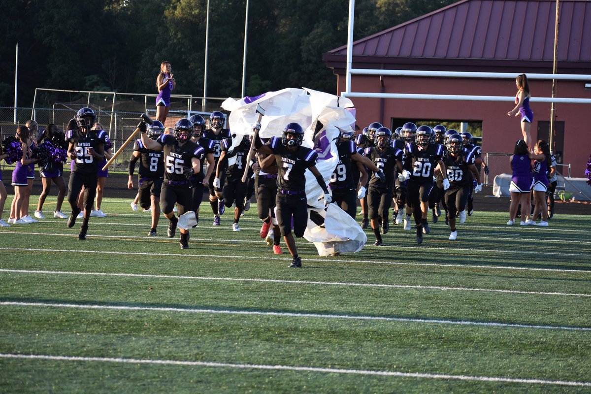 Neil_Ghadiali05's tweet photo. Great home opener win 41-0!!! Had 2 touchdowns😈😈 https://t.co/Ba6LHbDLGU