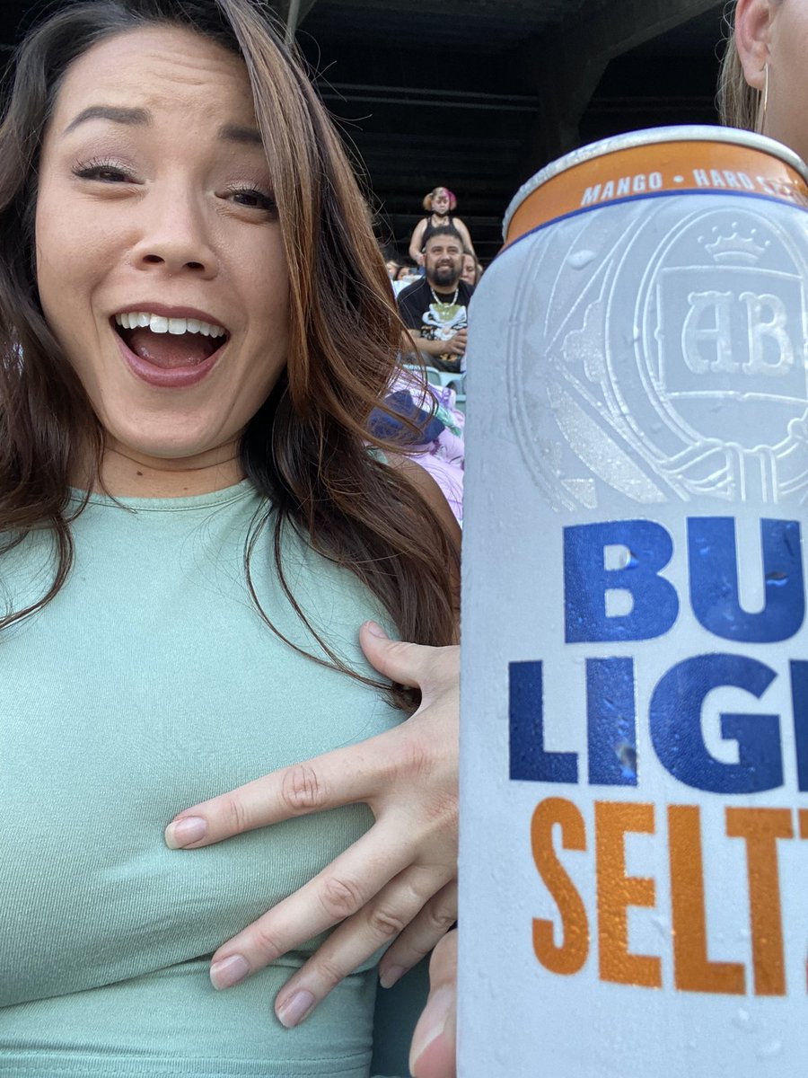 Tried to take a pic (while at a concert with my bestie) for my boyfriend but this happened…his response was “seems about right”
#KEEPER