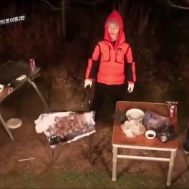 EX9vibes's tweet photo. A ver díganme cuántos años tenían el 1 de enero del 2014 que fue cuando a Jongdae se le cayó su carnita asada?? 

Respondan + I Vote #EXO #LoveShot for HIT INTERNACIONAL FAVORITO at #MPN @weareoneEXO https://t.co/CTaDTSmTg9
