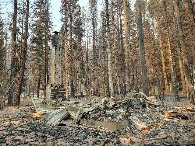 CoolUhlMe's tweet image. #calderfire what’s left of my aunts cabin