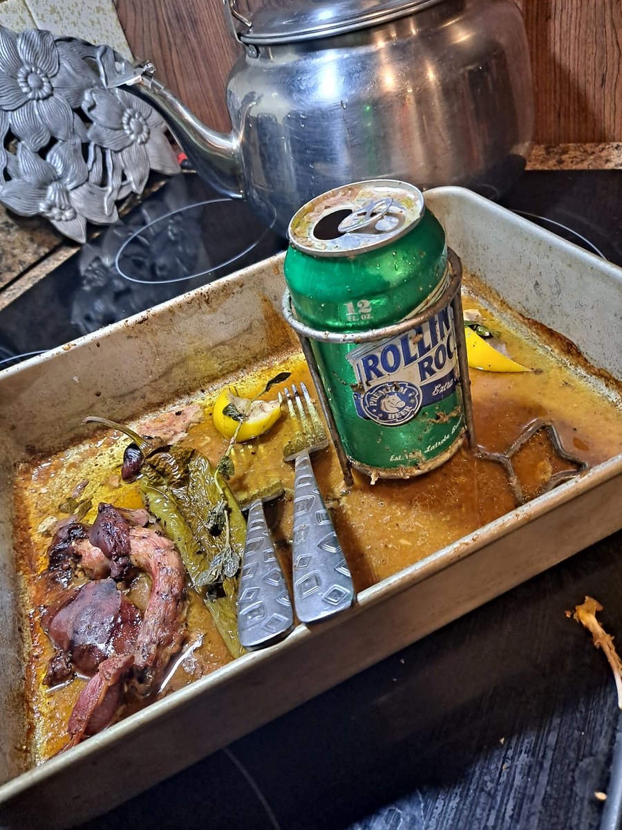 HossinationHQ's tweet photo. Beer But Chicken
#GotMeARollinRock
#BeerButtChicken
#Hellyeah https://t.co/cSbhrq6mch