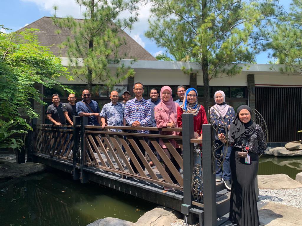 dfadzlishah's tweet photo. @Mulut_Cabai @mymdec May your futures be as bright as your your service to the nation. Miss u all! @mymdec #SaGR fka #CorpStrategy 👍👏👏😊 https://t.co/NRB2agbuoZ