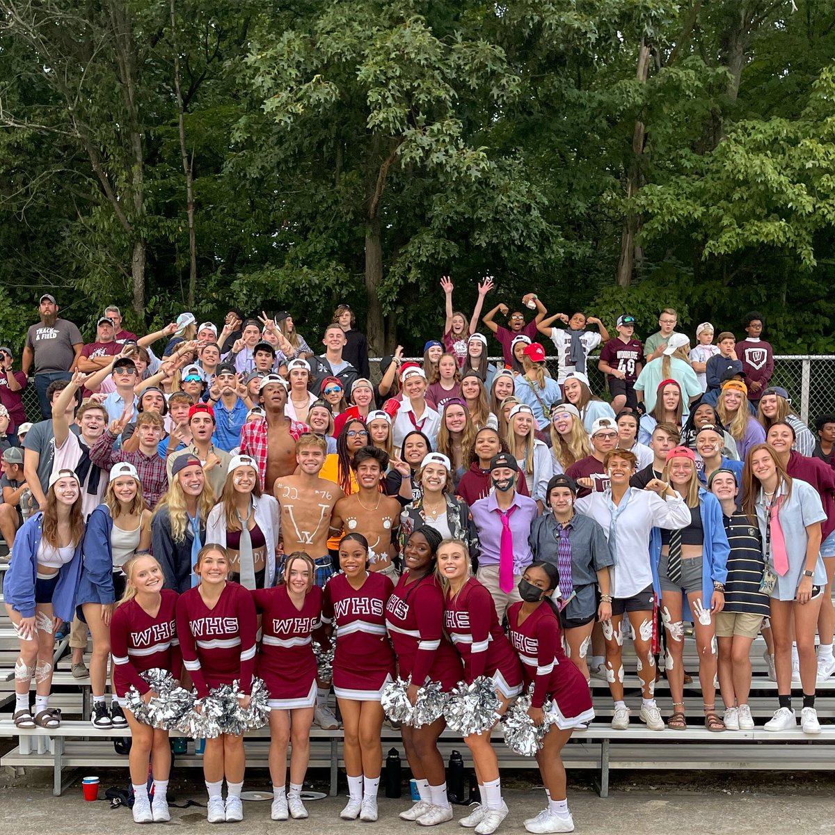 We are LOVING the energy our super fans are bringing each week, even at our first away game! Keep that bulldog spirit up! 🐾🏈💕