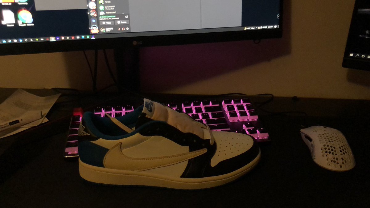 squirtDO's tweet photo. Shoes🤝 https://t.co/T2Jv2UMWjB
