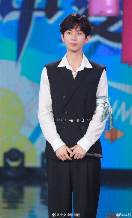 bowangfei's tweet photo. 🍉ข่าวลือล่าสุด ซีรีส์เรื่อง #星速微光 #SkatingBoy
นำแสดงโดย
#เฉิงอี้ #กวนเสี่ยวถง
คาดว่าจะเปิดปลายเดือนกันยายนนี้
ระยะถ่ายทำ 100 วัน
(แคสเดิม หวังต้าลู่กับกวนเสี่ยวถง ต้าลู่ติดถ่ายภาพยนต์) https://t.co/8EObOO3Xh0