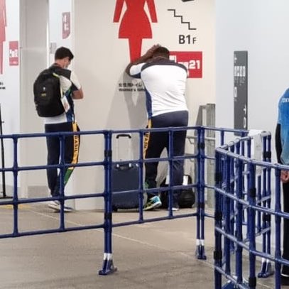 otd_oficial's tweet photo. Paulino está em prantos e demorou para entrar na sala de cerimônias. Revoltado, socou a parede do Estádio Olímpico diversas vezes. #OTDemTóquio https://t.co/0syIGfM52E