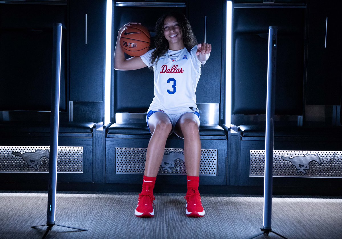 Bhretclay's tweet photo. First unofficial visit with @SMUWBB! Thank you @CoachTMWilson for the  great experience! https://t.co/4qAAH1jyZc