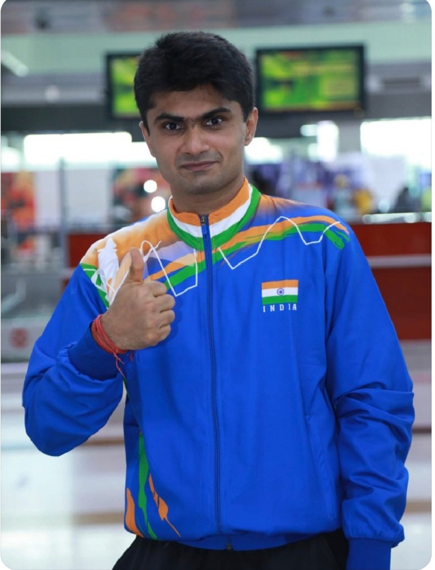 गौतमबुद्ध नगर के जिलाधिकारी सुहास एलवाई IAS  टोक्यो पैरालंपिक 2020 के बैडमिंटन के सिंगल्स फाइनल में पहुंचे ।इंडोनेशिया के खिलाड़ी को  21-9 21-15 से हराया। 
<a href="/myogiadityanath/">Yogi Adityanath</a> 
<a href="/IASassociation/">IAS Association</a>