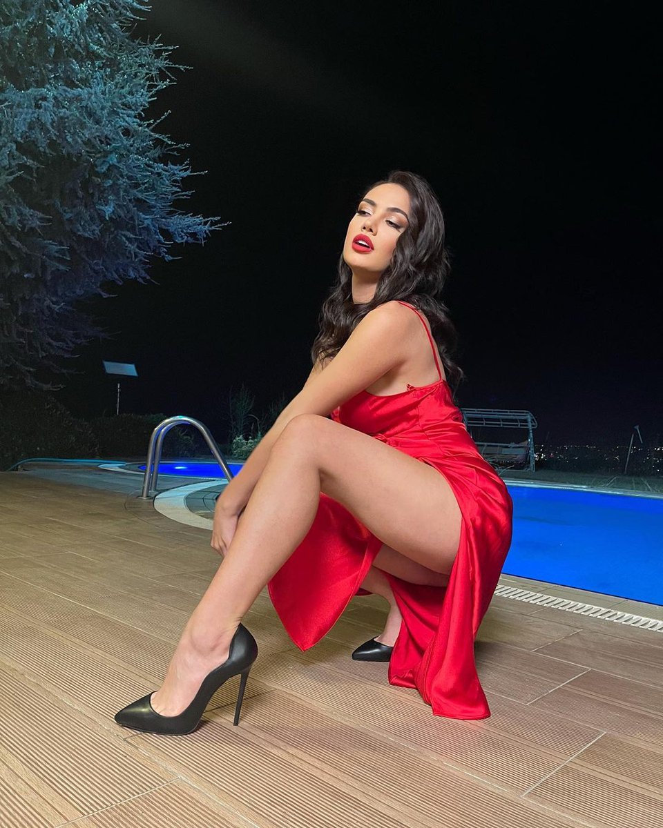 Celebs Loop on X: Ece Ronay ❤️ t.coqz6ZfTSVdx  X