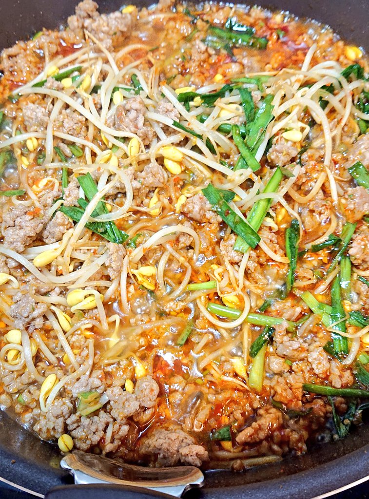 肉ニラもやし作ったので

黒マー油とんこつにアレンジしてのせた 