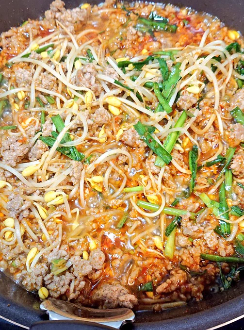 肉ニラもやし作ったので

黒マー油とんこつにアレンジしてのせた 