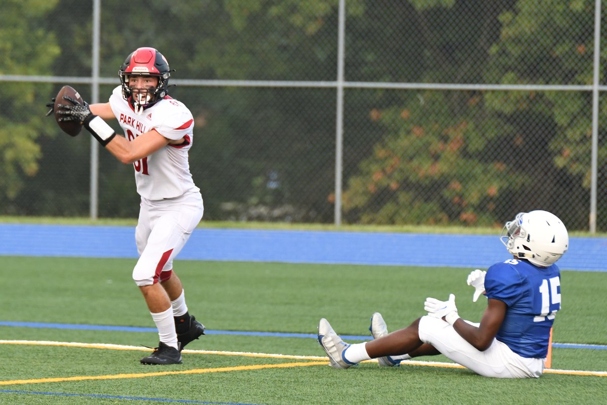 TheNotoriousLEN's tweet photo. 🚨PARK HILL WINS OT THRILLER🚨

Park Hill stuns Rockhurst on the road, 24-23.  Kendrick Bell with the game winning TD run in OT. Rockhurst goes for two to win but comes up just short.  Trojans are 1-1 and will play home opener next week vs Blue Springs South https://t.co/4xiAizbdEf