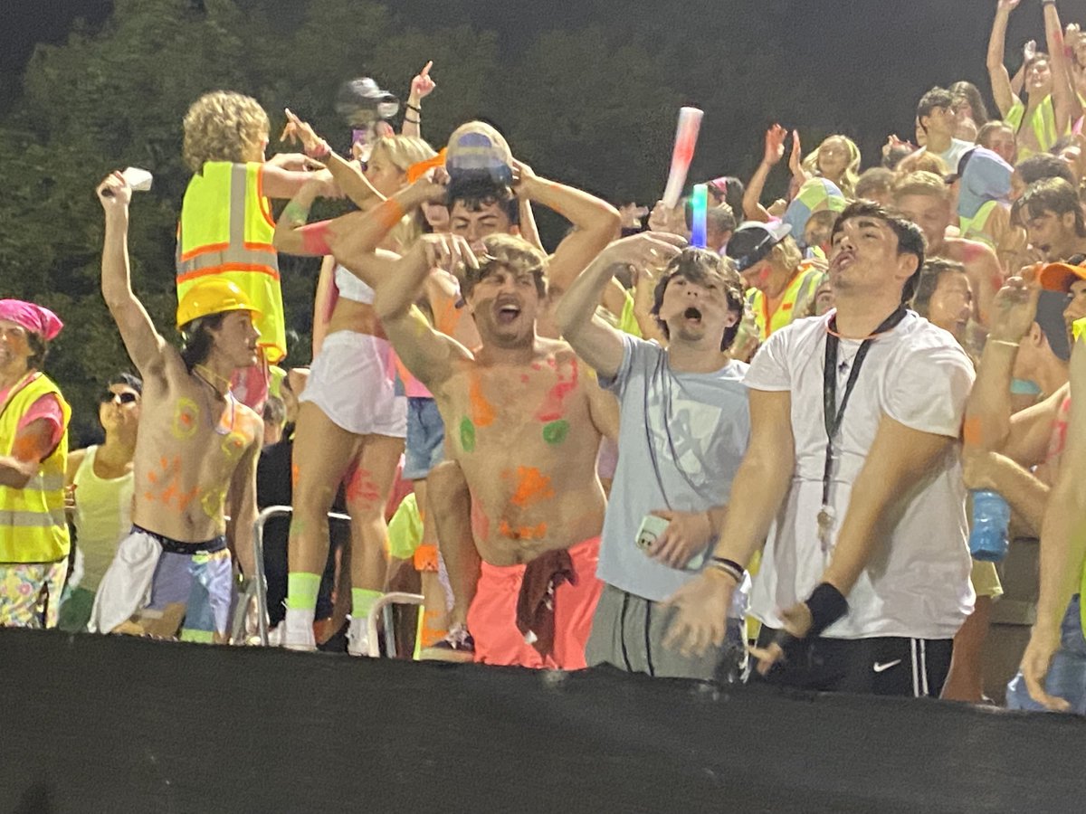 ⁦Loved hanging out tonight with these ⁦<a href="/orhs_cheer/">ORHS Cheer</a>⁩ seniors and the ⁦⁦<a href="/KITTYCOMMITTEE1/">ORHS STUDENT SECTION</a>⁩ student section led by my #classof2022 peeps ⁦<a href="/ORWildcatFB/">Oak Ridge Football</a>⁩ ⁦<a href="/10Gadams/">Dr. Garfield Adams</a>⁩