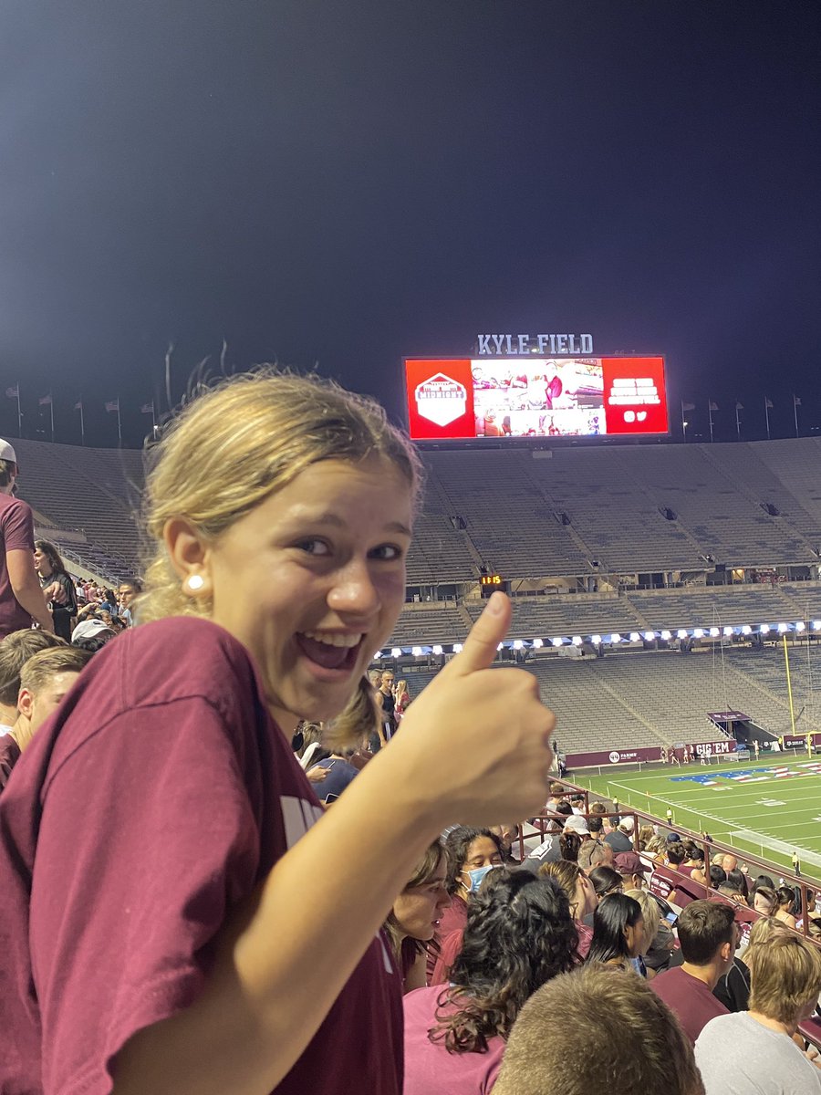 jjuliamalvarez's tweet photo. I’m back!! #midnightyell @TAMU https://t.co/DIeyCC1HyP