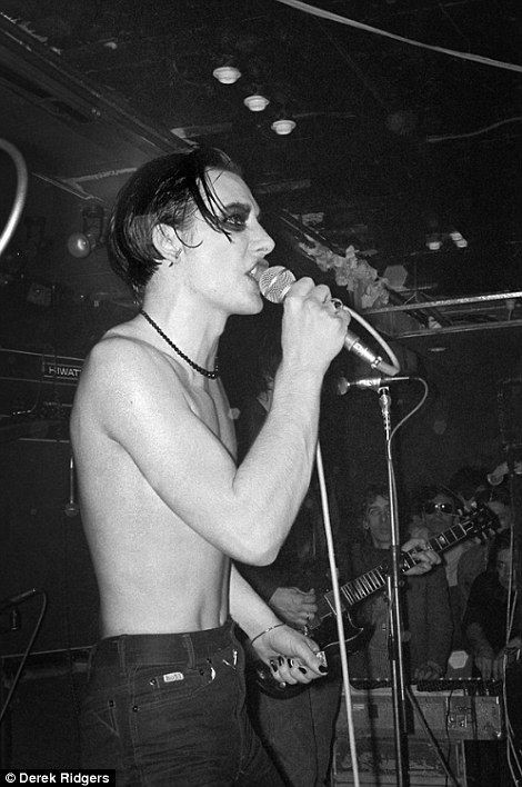 Dave Vanian of The Damned at The Roxy, London, England. Photo by Derek Ridgers

#punk #punks #punkrock #oldschoolpunk #davevanian #thedamned #history #punkrockhistory