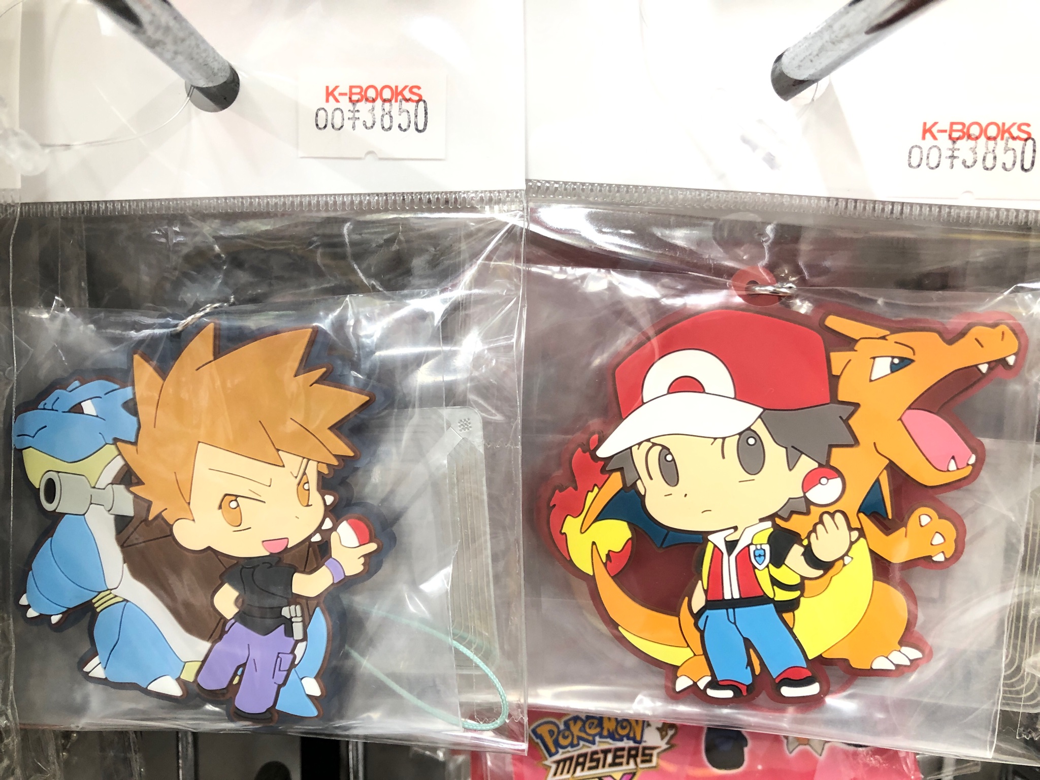K Books Game館 ポケモンのオリジナル新作アニメ楽しみですね アニポケもヒカリやデンジの登場でテンションあがります笑笑 ポケモングッズをお探しでしたらぜひgame館へ オススメは トレーナーラバストのレッドとグリーン3850円 です 在庫僅か