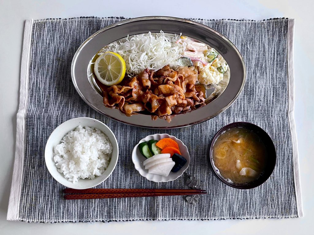 enukaka's tweet photo. 孤独のグルメの舞木ドライブインの焼肉定食を観てたら食べたくなったのでおうちで似たような焼肉定食を再現🍚
（副菜までは再現せず😂）

#孤独のグルメ
#舞木ドライブイン
#焼肉定食
#おうちごはん
#料理 https://t.co/DdSsAlzRyB