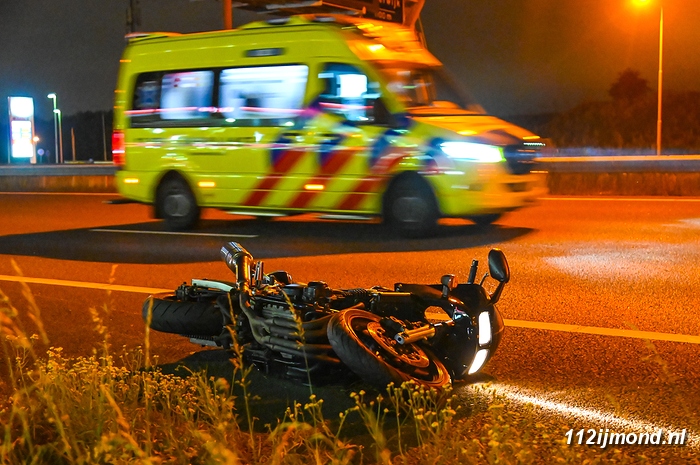 Nu online: Twee gewonden bij ernstig motorongeval op de A9 bij Heemskerk