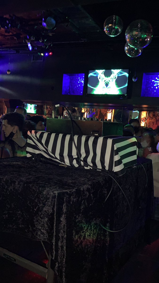 TmartTweets's tweet photo. DJ Beetlejuice? https://t.co/iRbrnRklzY