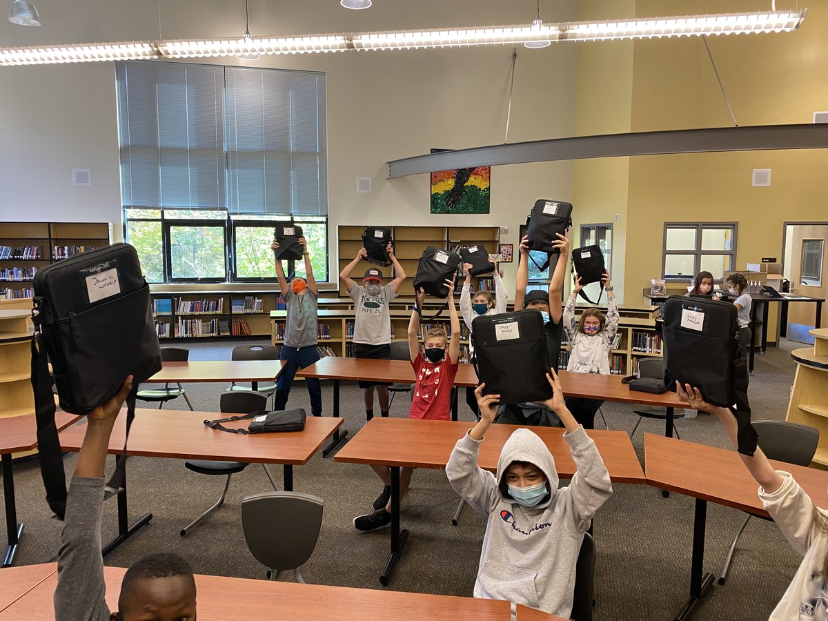 mrgloveredu's tweet photo. WEB welcomed all 6th graders with open arms making day 1 a one to remember! Can’t have the full experience of middle school without a little rite of passage… lockers + computers! 3/4
#TFRavens #SVSDProud https://t.co/MP0TYWuD5m