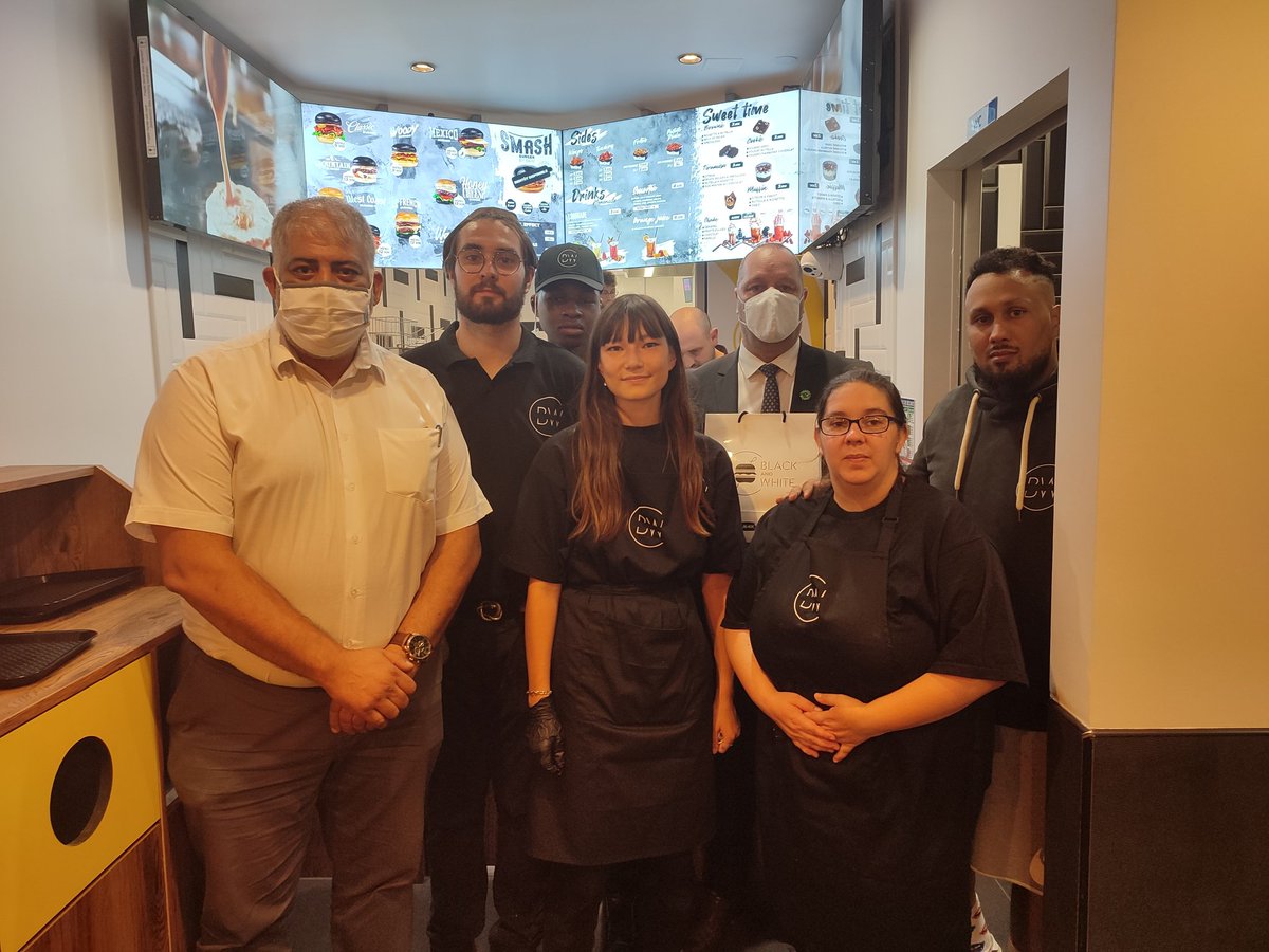 🎯 #AvecPoleEmploi inauguration du restaurant le Black And White en présence du délégué de la préfète <a href="/Prefet45_Centre/">Préfète Centre-Val de Loire et Loiret</a>. Un accompagnement réussi par les équipes de #poleemploi  👏 #UnJeuneUneSolution @poleemploi_RCVL <a href="/ALecolloec/">Axelle Lecolloec</a> <a href="/patrick_boissy/">Patrick BOISSY</a>