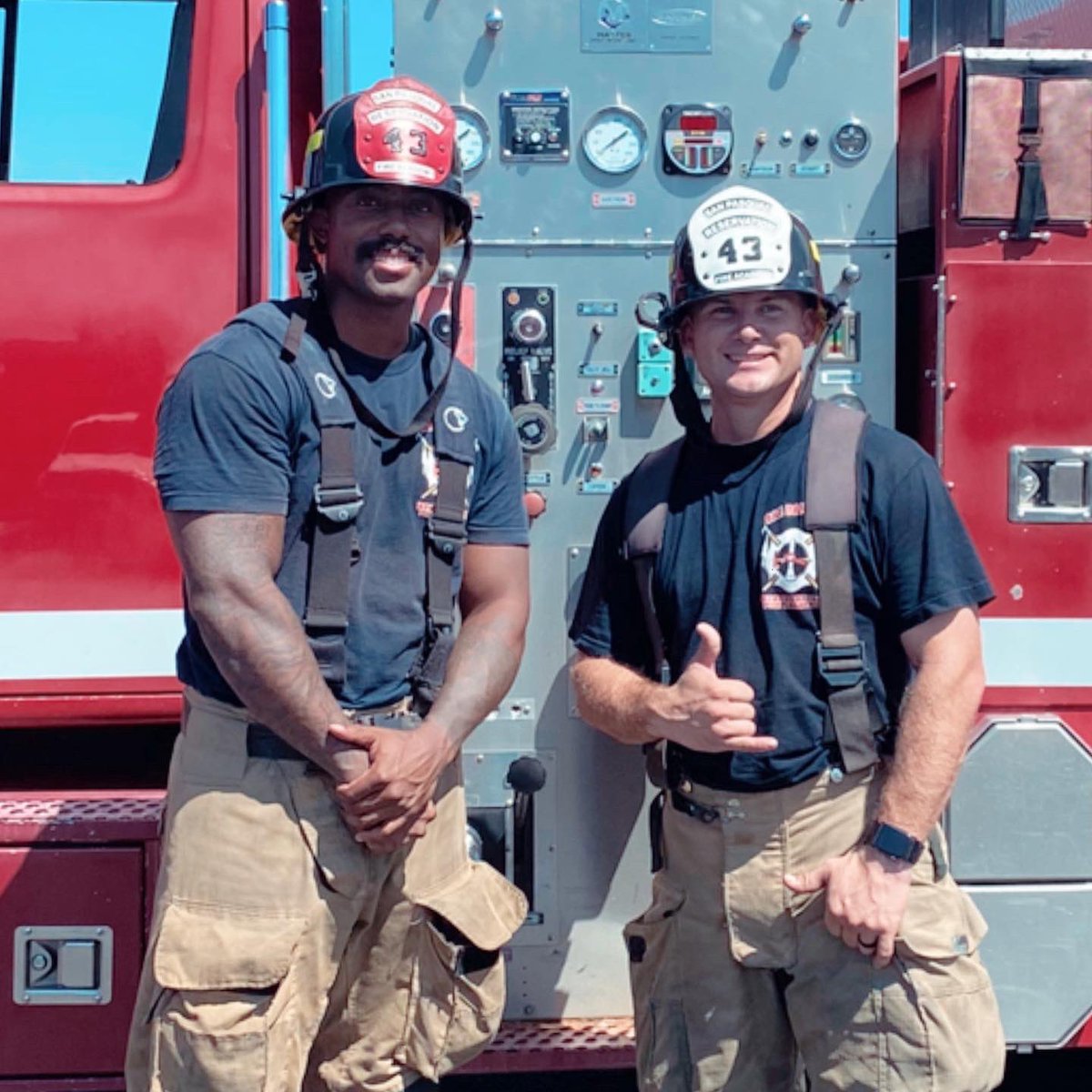 AlexNewman24's tweet photo. #AcademyGrad 👨🏾‍🚒✅ https://t.co/gbp8orQmjn