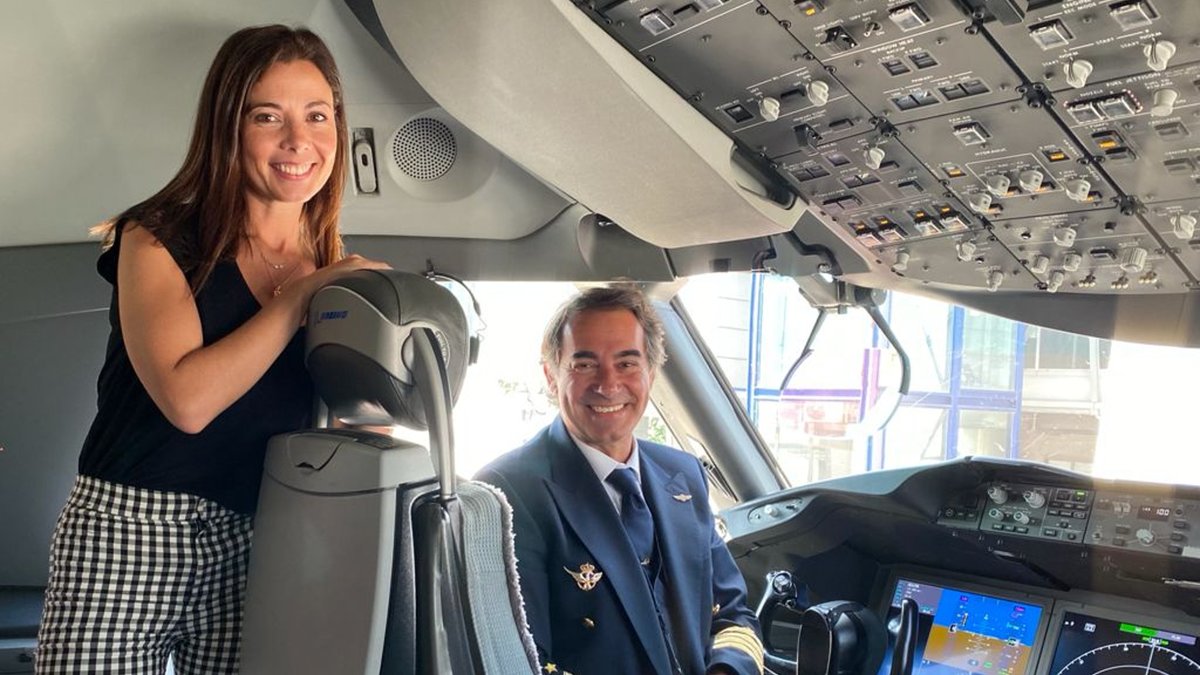 NEUDC_RNE's tweet photo. ⭕ EN CLAVE DE PSI  |  👇

🔸  Nuestra psicóloga @KassemMarisol nos habla del miedo a volar junto al psicólogo y comandante @alf_bertodano.

 https://t.co/6vN6RkAIX7 https://t.co/vuR9dI8ixI