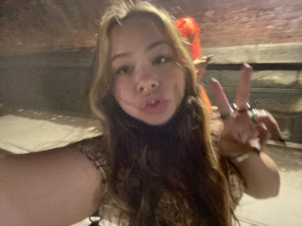 playboichloe's tweet photo. bestieeee https://t.co/dozCUu47qY