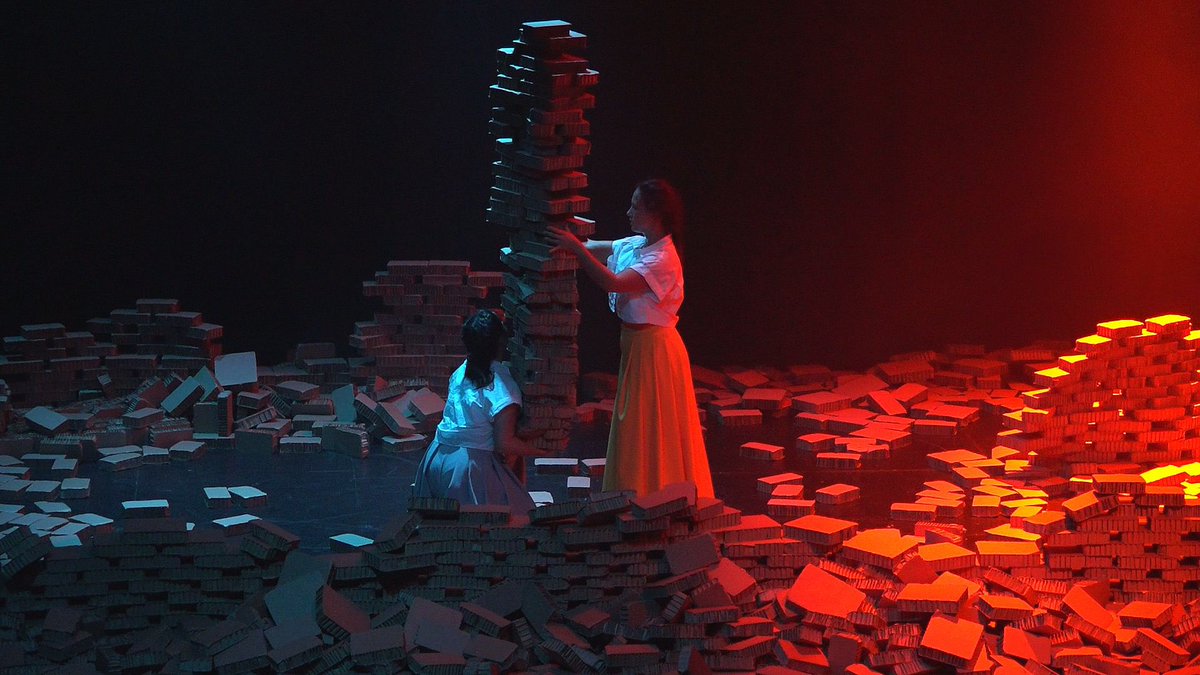 La companyia Kernel Dance Theatre, guanyadora d'una de les #BequesAgita, hi ha presentat “Lóng”. 

<a href="/figueresaescena/">Figueres a Escena</a> <a href="/JunyiSuwa/">Junyi Sun</a> <a href="/KernelDT/">Kernel Dance Theatre</a>