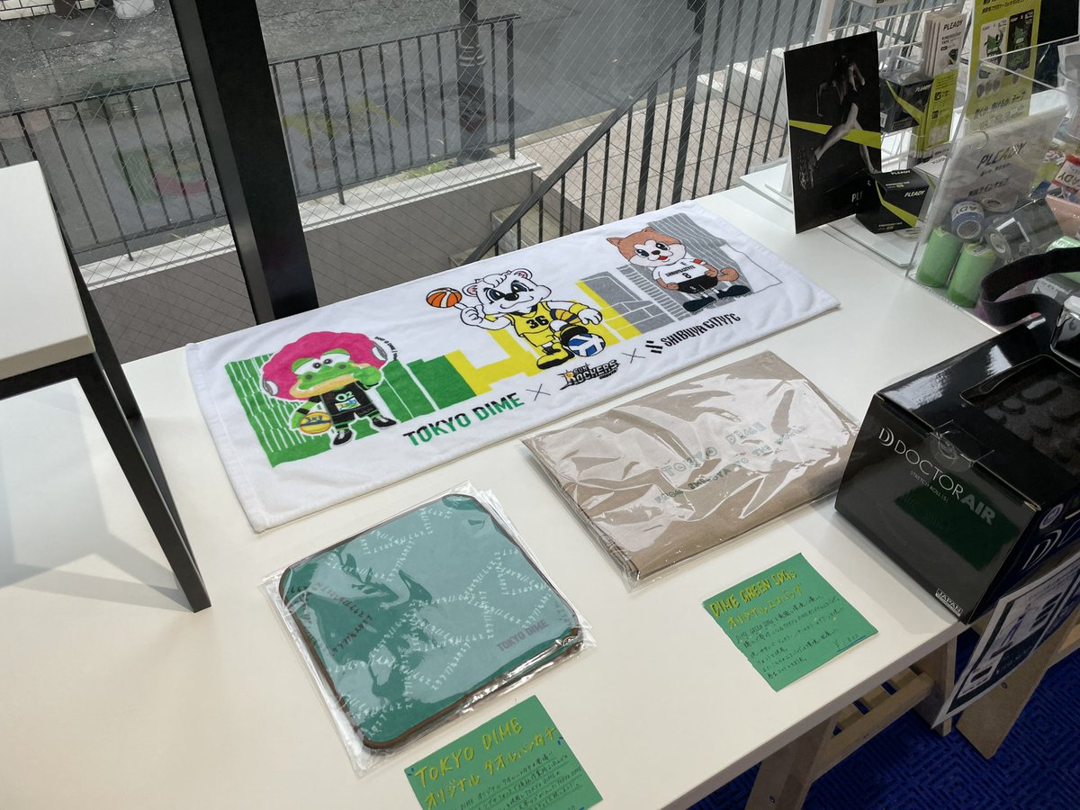 本日18時までOPEN😊✨
<a href="/we_r_sunrockers/">サンロッカーズ渋谷</a> ×<a href="/SHIBUYACITYFC/">SHIBUYA CITY FC</a> ×<a href="/DIME3x3/">TOKYO DIME【3人制プロバスケ】</a> のコラボタオル販売中です💁‍♀️✨

是非お待ちしております🏀⚽️🏀